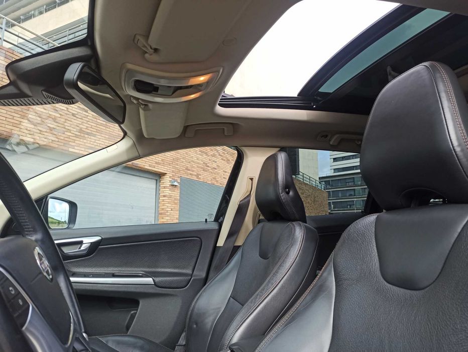 Volvo XC60 D5 205cv AWD Summum - Nacional - Histórico Volvo