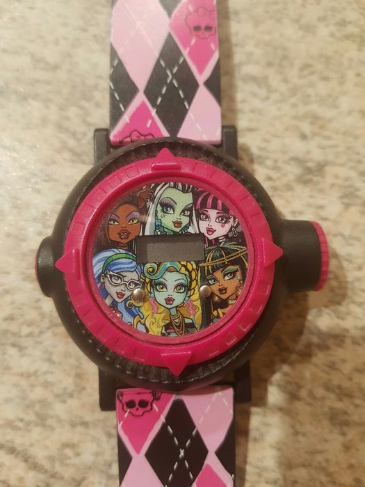 Фирменные часы Monster High с проектором