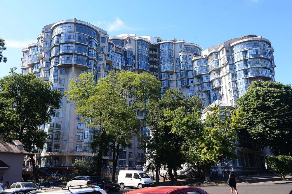 Продам 2х ком. в ЖК Мерседес - Лидерсовский бул.5