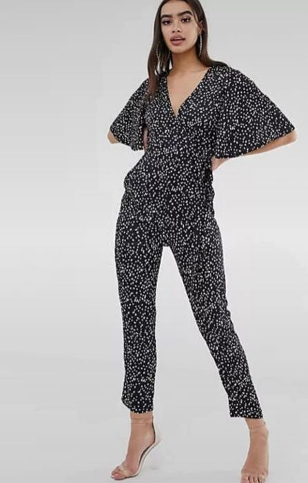 Elegancki granatowy kombinezon na komunię chrzciny czy wesele