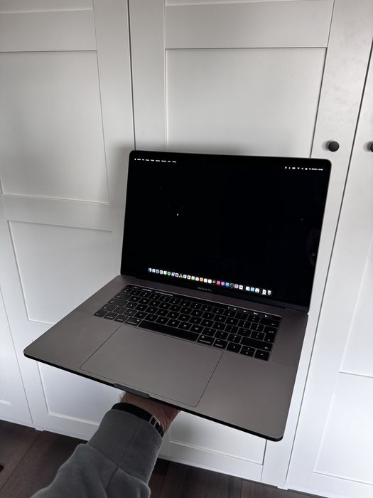 MacBook Pro (15-inch, 2016) シルバー Apple MacBook Pro 15インチ 2016シルバー 2016 Apple MacBook