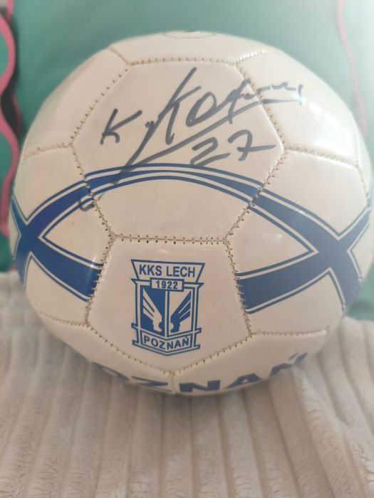 Autografy piłkarzy Lecha Poznań na piłce