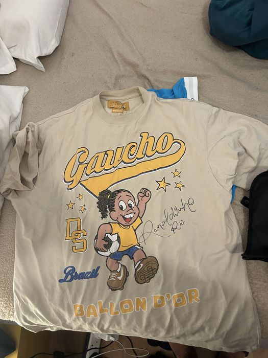 T-shirt assinada pelo ronaldinho gaucho. “COLAB” ( Di santi)