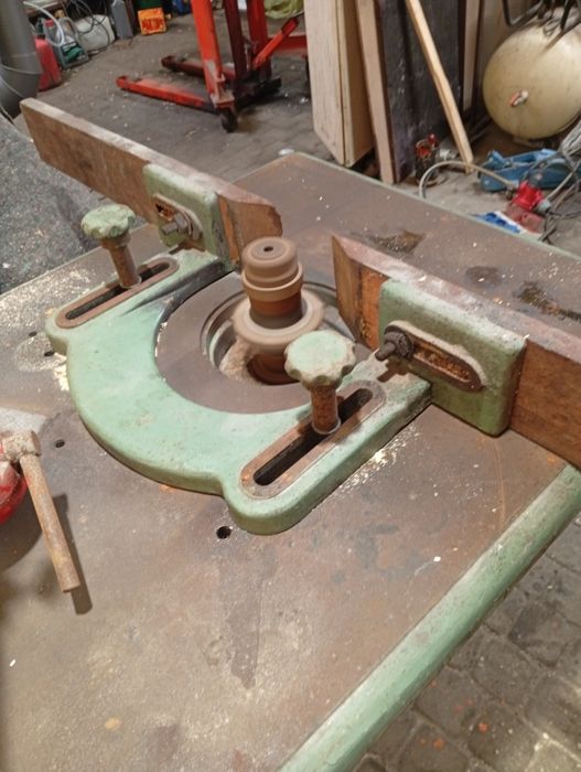 Frezarka dolno wrzecionowa do drewna