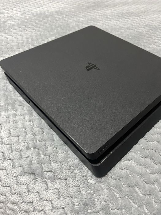 PS4 Slim 1TB com 1 comando