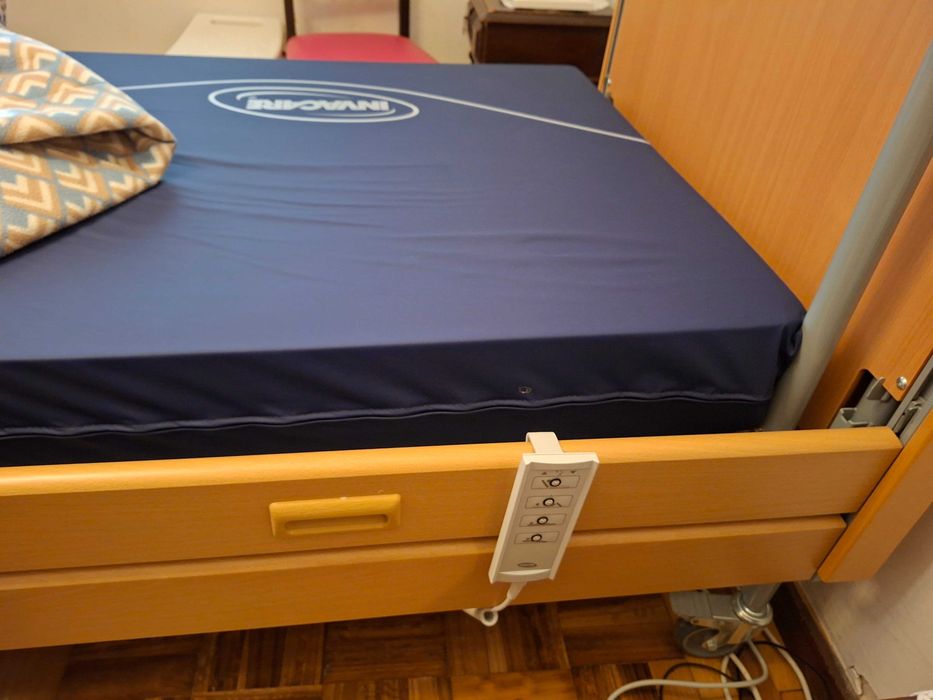 Cama Articulada Elétrica Invacare Medley Ergo + Colchão Visco Essential – Como Nova