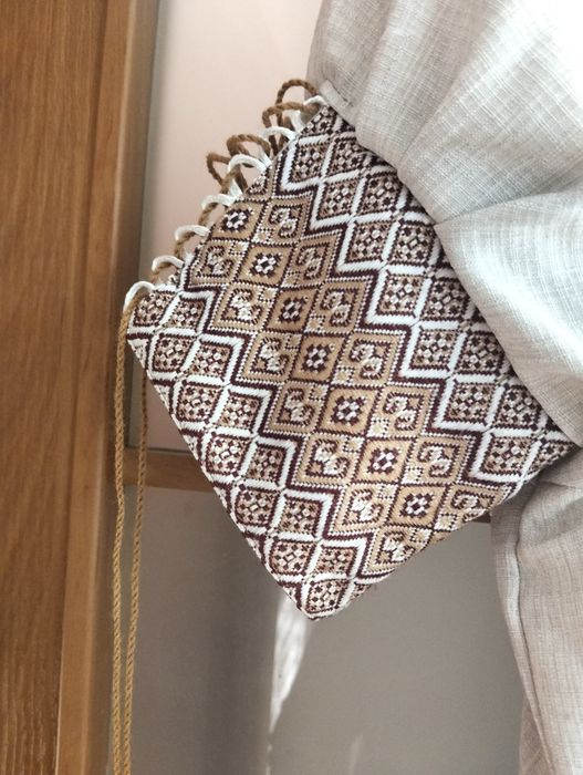 Вишите лляне плаття