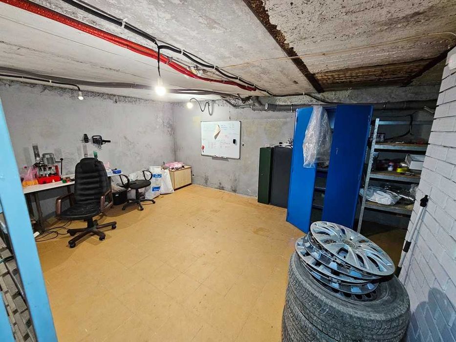 Виробничо-складське приміщення біля міжнародної автотраси Київ-Чоп...