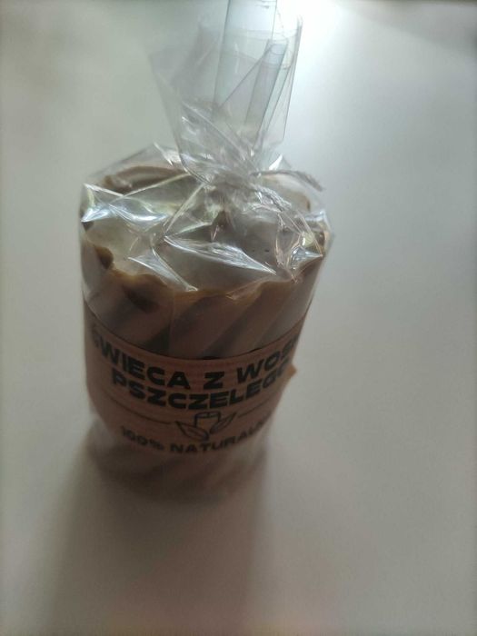 Świeca z naturalnego wosku pszczelego