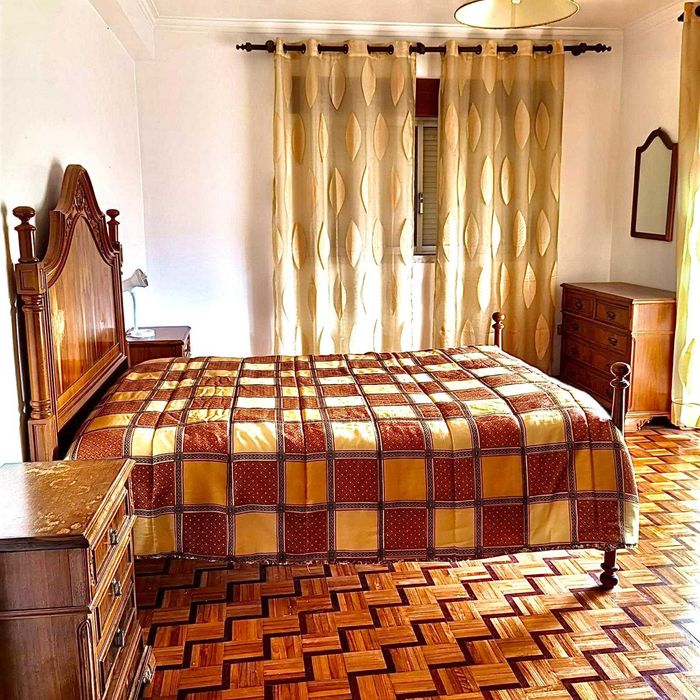 Arrendam-se quartos a famílias em Vale de Milhaços