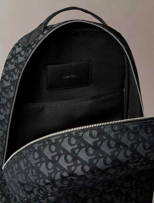 Новый рюкзак calvin klein (ck jacquard monogram logo zip backpack blk) с америки