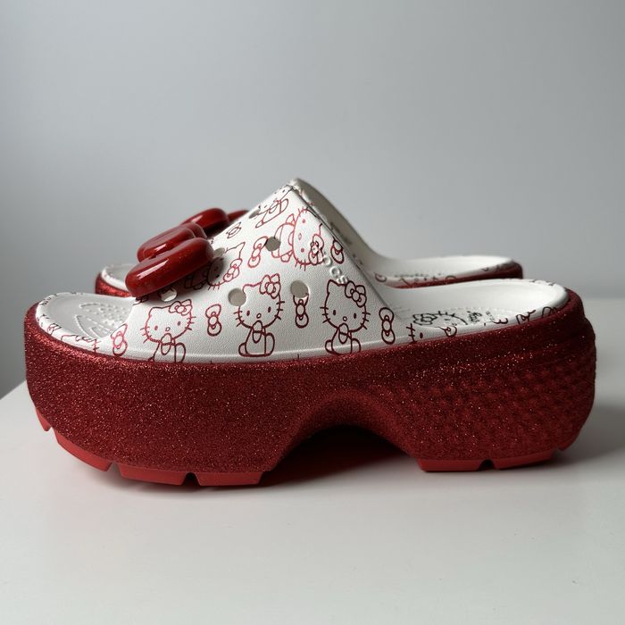 Klapki na platformie CROCS HELLO KITTY STOMP SLIDE 38-39 M6/W8