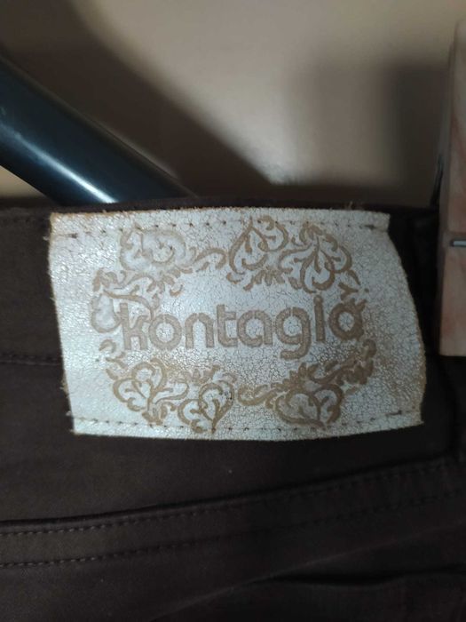 Calça clássica de senhora