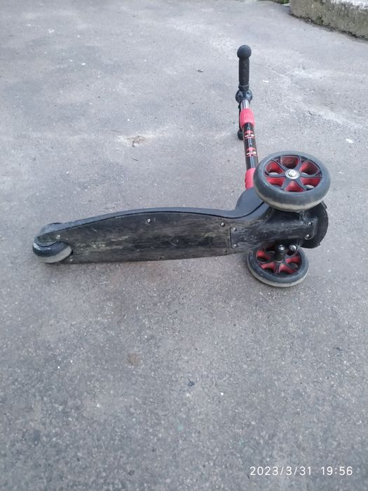 Дитячий самокат триколісний