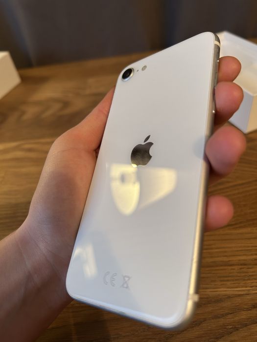 iPhone SE 2 generacji 64gb
