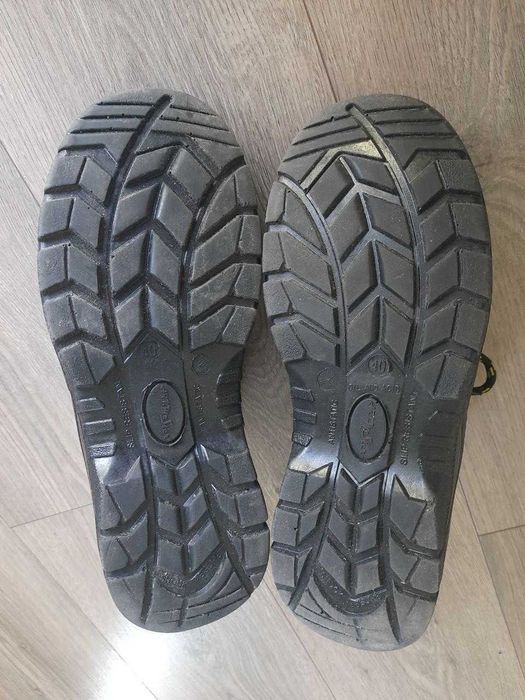 Б/у утепленные ботинки рабочие Art Master с металическим носком, р. 40