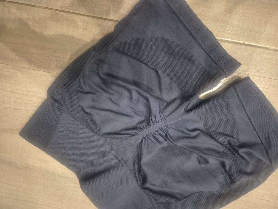 Krótkie legginsy sportowe Push up M