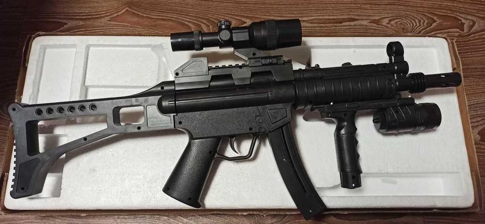 Дитячий автомат MP5 CYMA HY017B з лазерним прицілом і ліхтарем