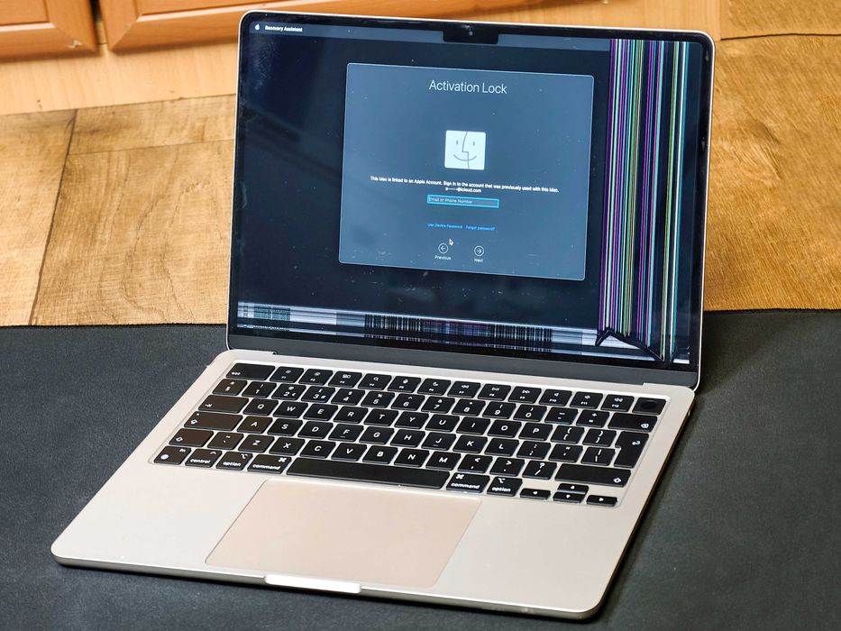 MacBook Air M3 16/256 ГБ — Starlight, A3113 — на запчастини