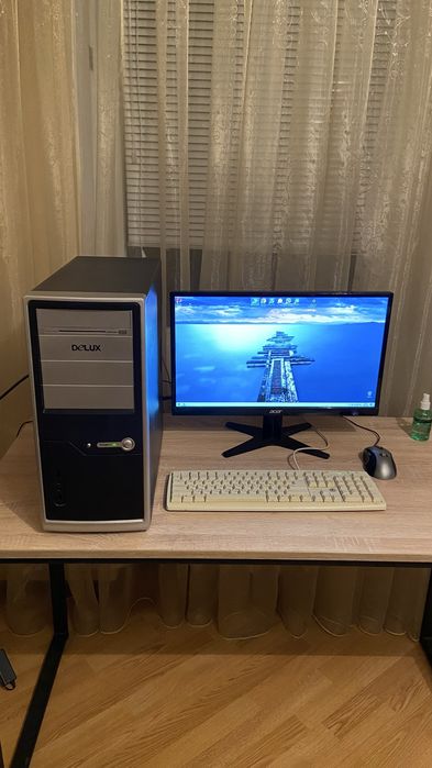 Компютер з монітором клавіатура мишка