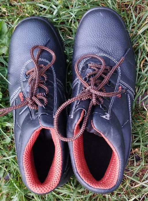 Нові робочі черевики з залізним передком