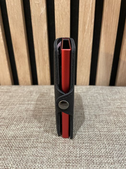 Carteira minimalista com tecnologia anti-roubo