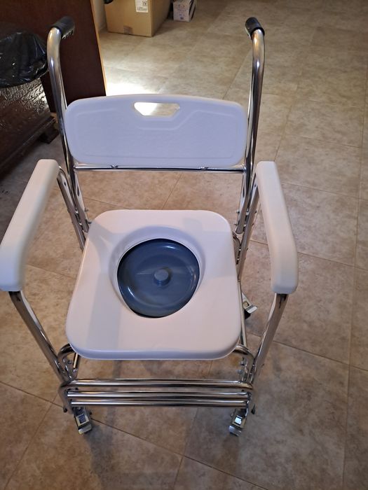 Vendo Cadeira de Rodas com Bacio incluido