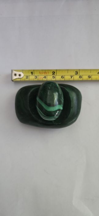 Ovo em pedra malaquita polida