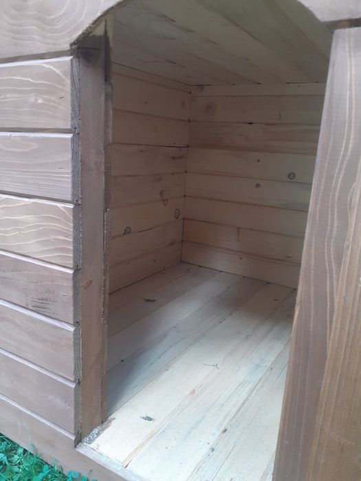 Dwie duże budy dla psa