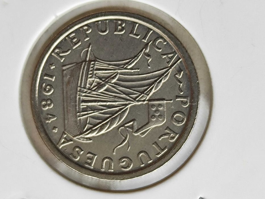 Lote de moedas da República Portuguesa de 2$50 de 1980 a 1985 a 3€