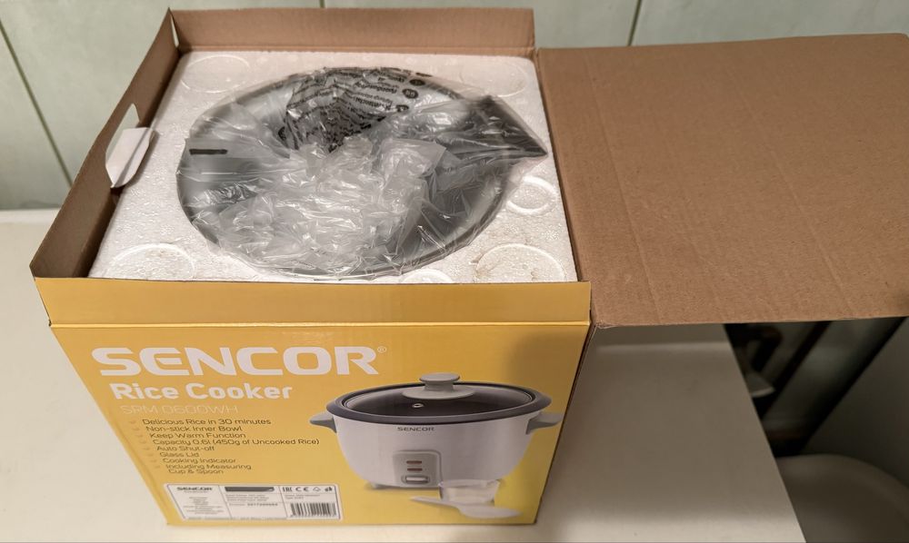 Garnek do gotowania ryżu , ryżowar Sencor S RM0600WH