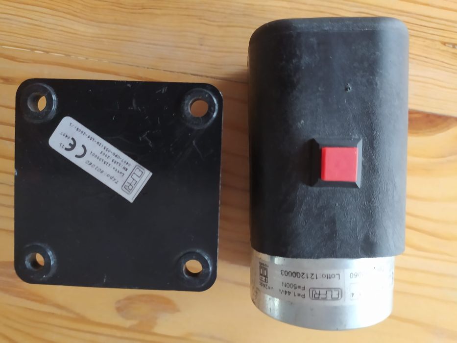 Elektrotrzymacz drzwiowy podłogowy ELFRI chwytak elektromagnetyczny