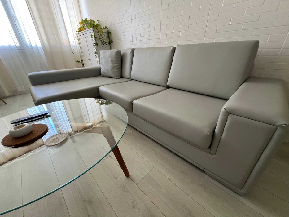 Sofá chaise longue cinzento