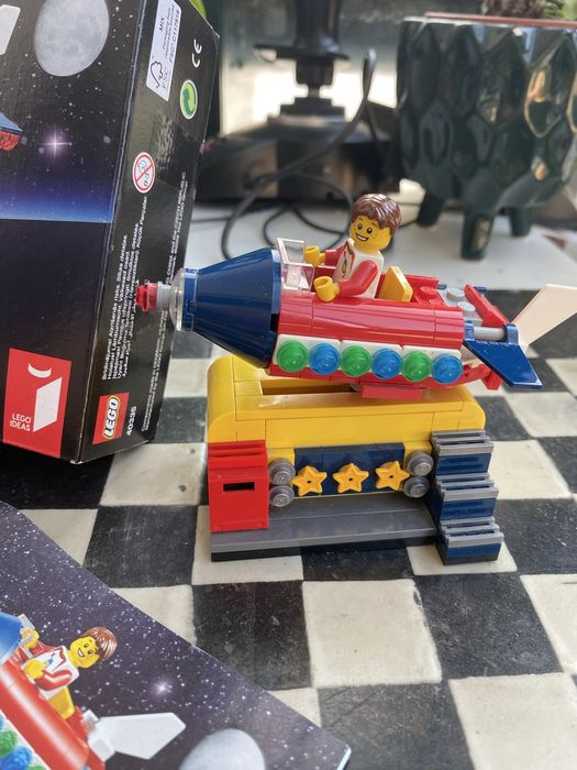 LEGO Ideas 40335 Space Rocket Ride Limited Edition