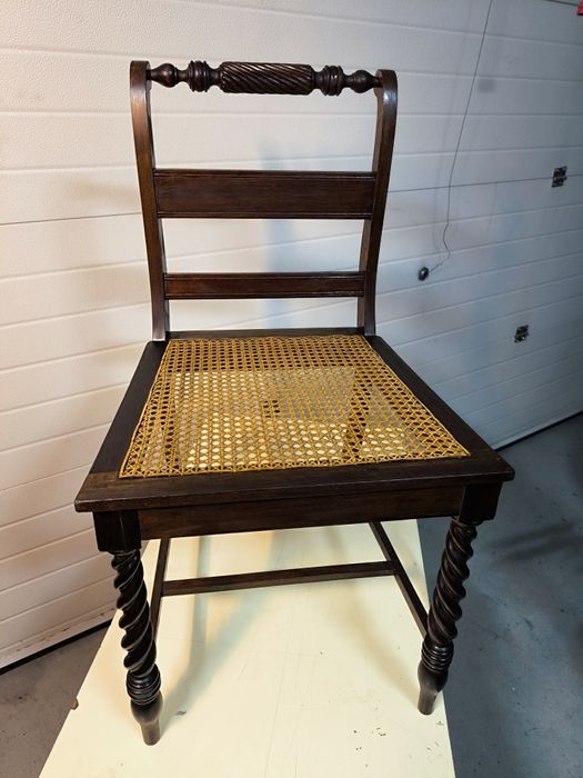 Conjunto cadeira + prateleira