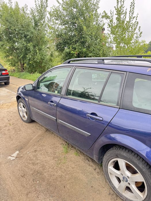 Renault Megane uszkodzony