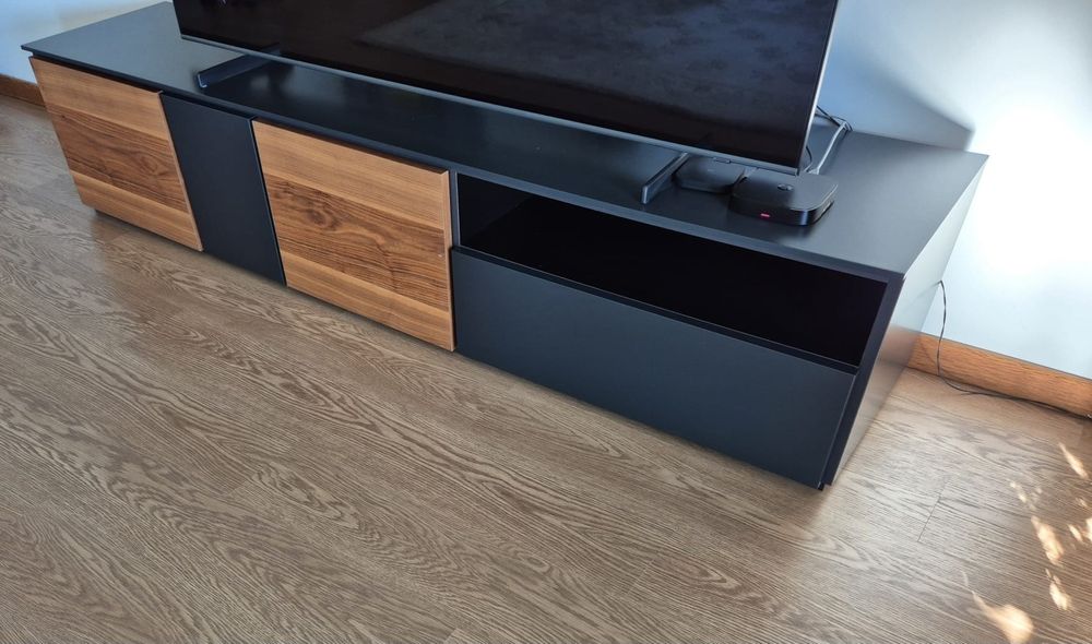 Movel TV /  Designer Oliver B.