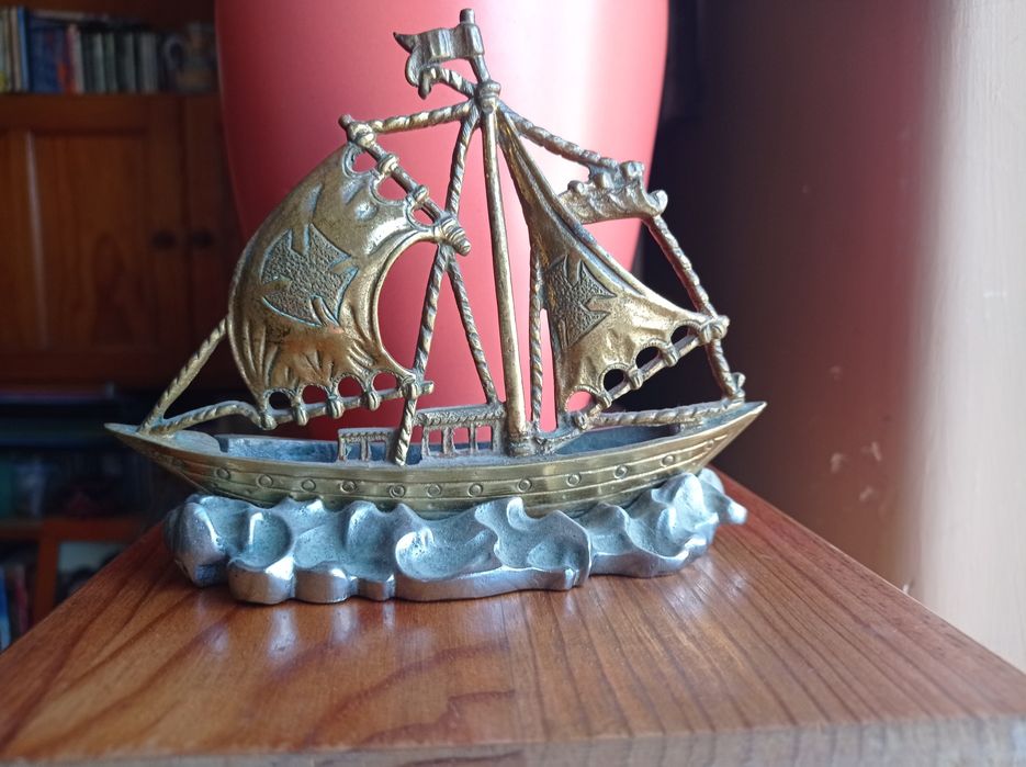 Caravela em bronze/preciosidade centenária