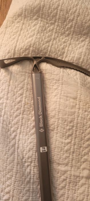 Czekan turystyczny Black Diamond Raven Ice Axe with Grip