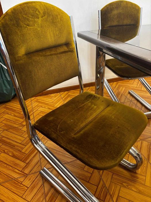 Mesa de jantar de vidro com 6 cadeiras