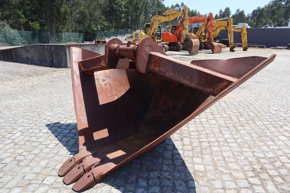 Balde Trapezoidal 2096-530 mm EQ 15-24 t Morin M6