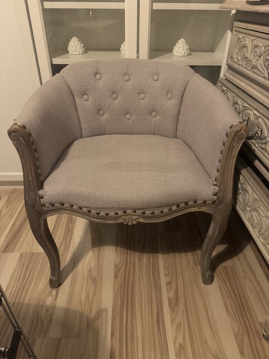 Fotel prowansalski rzezbione nogi