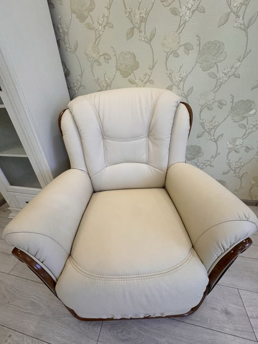 Продам диван і  2 крісла - шкіра