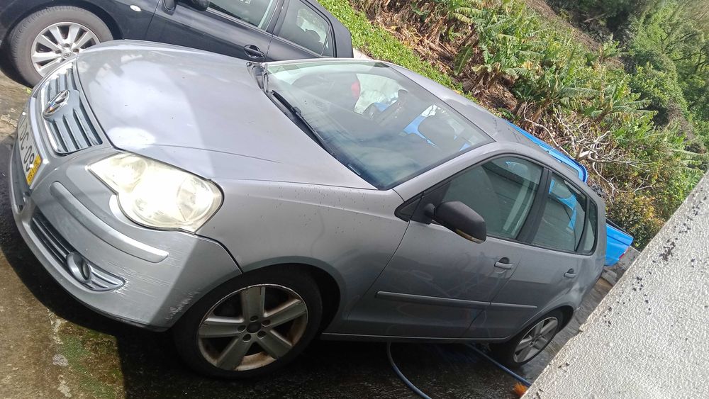 Carro VW Polo em muito bom estado do dia a dia