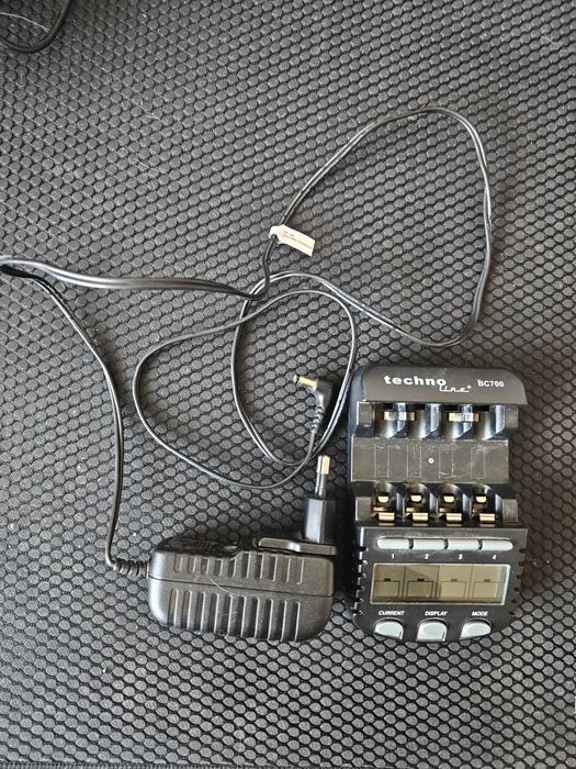 Зарядний пристрій Techonoline BC700 .