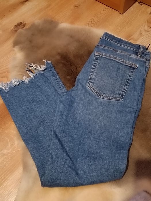 Jeansy ZARA rozciągliwe w stylu mon-fit frayed hem