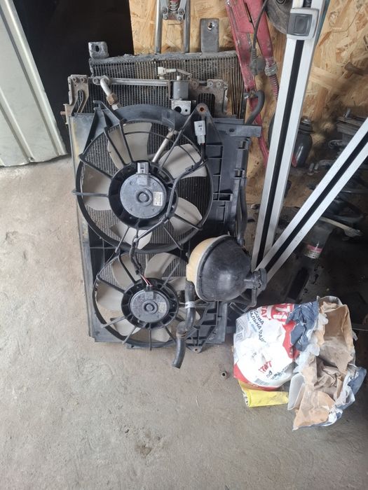 Вентилятор радіаторів/Касета радіаторів Toyota Avensis t25 2.2  Розбор