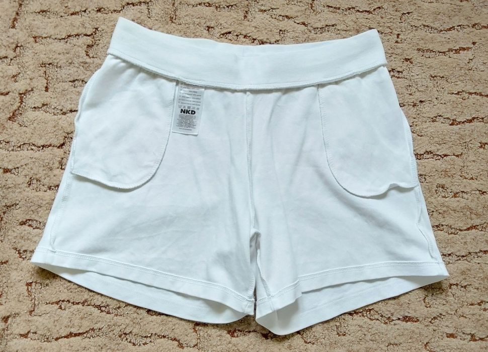 Spodenki białe  Nowe