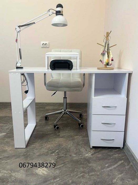 Стіл манікюрний стіл для манікюру.