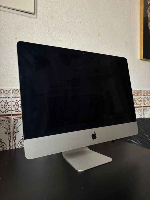 Apple iMac 21.5 4K 2019 – 16GB RAM / Radeon 555X – Bom estado